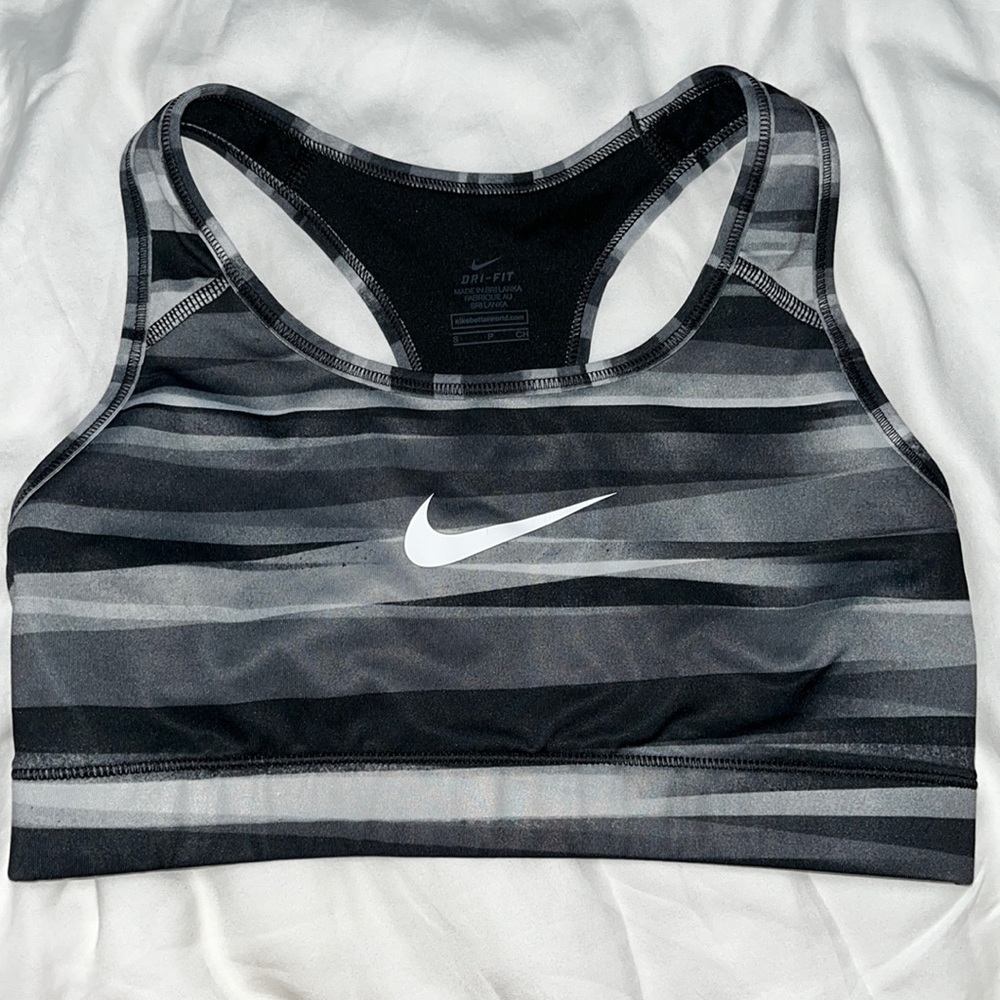 Nike Medium Support Non Padded Sports Bra with band